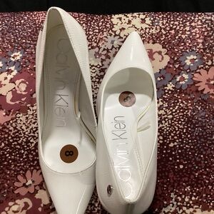 Calvin Klein Brady Women’s pump Shoes 3”High Heels. White-pu Patent Leather.